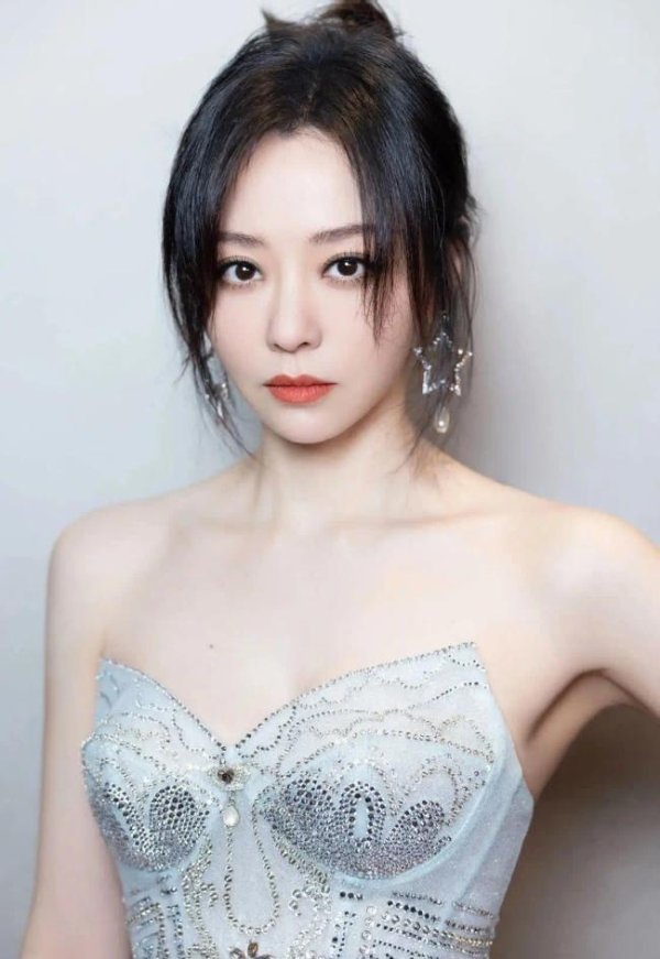 炒股配资开户平台 张靓颖回应脚踝受伤：预计几天就能恢复